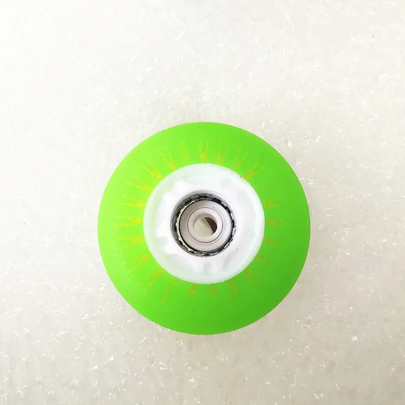 72mmX24mm الضوء الأخضر LED فلاش عجلة للأطفال الكبار مضمنة الزلاجات أحذية الإطارات 72 مللي متر LED تألق باستخدام 608 تحمل 90A 4 قطعة/الوحدة