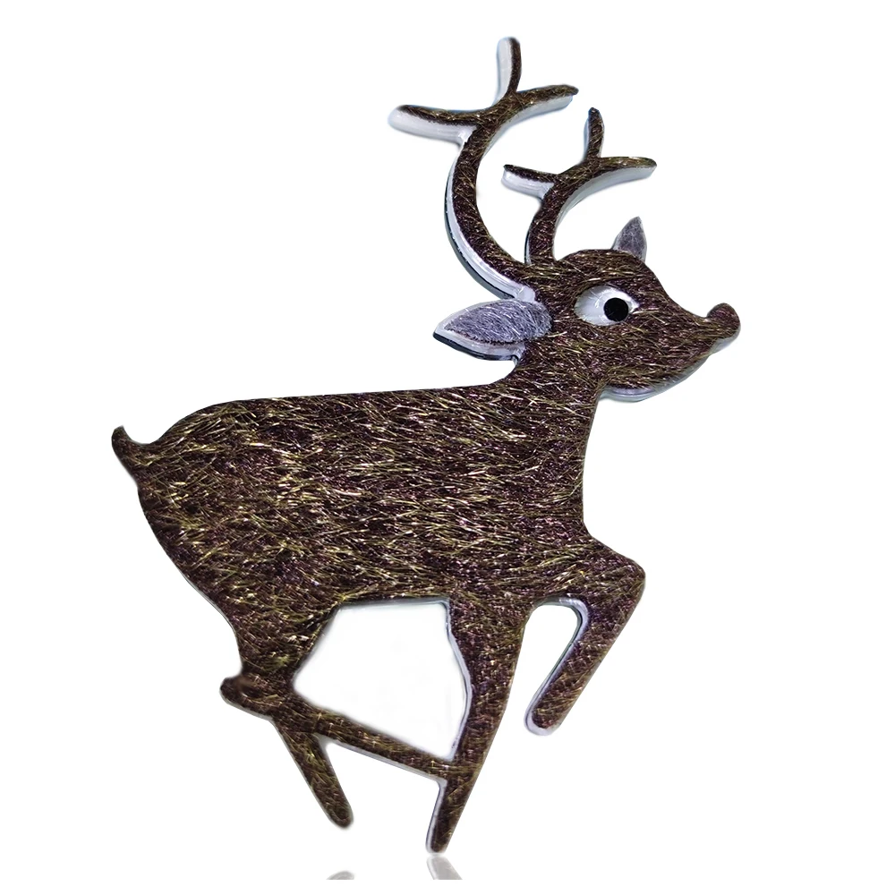 

BUCOMEOI Christmas Women's Brooch Cute Anime Sika Deer Men's Brooch for Christmas New Year Gift Quality Jewelry pins for Women F