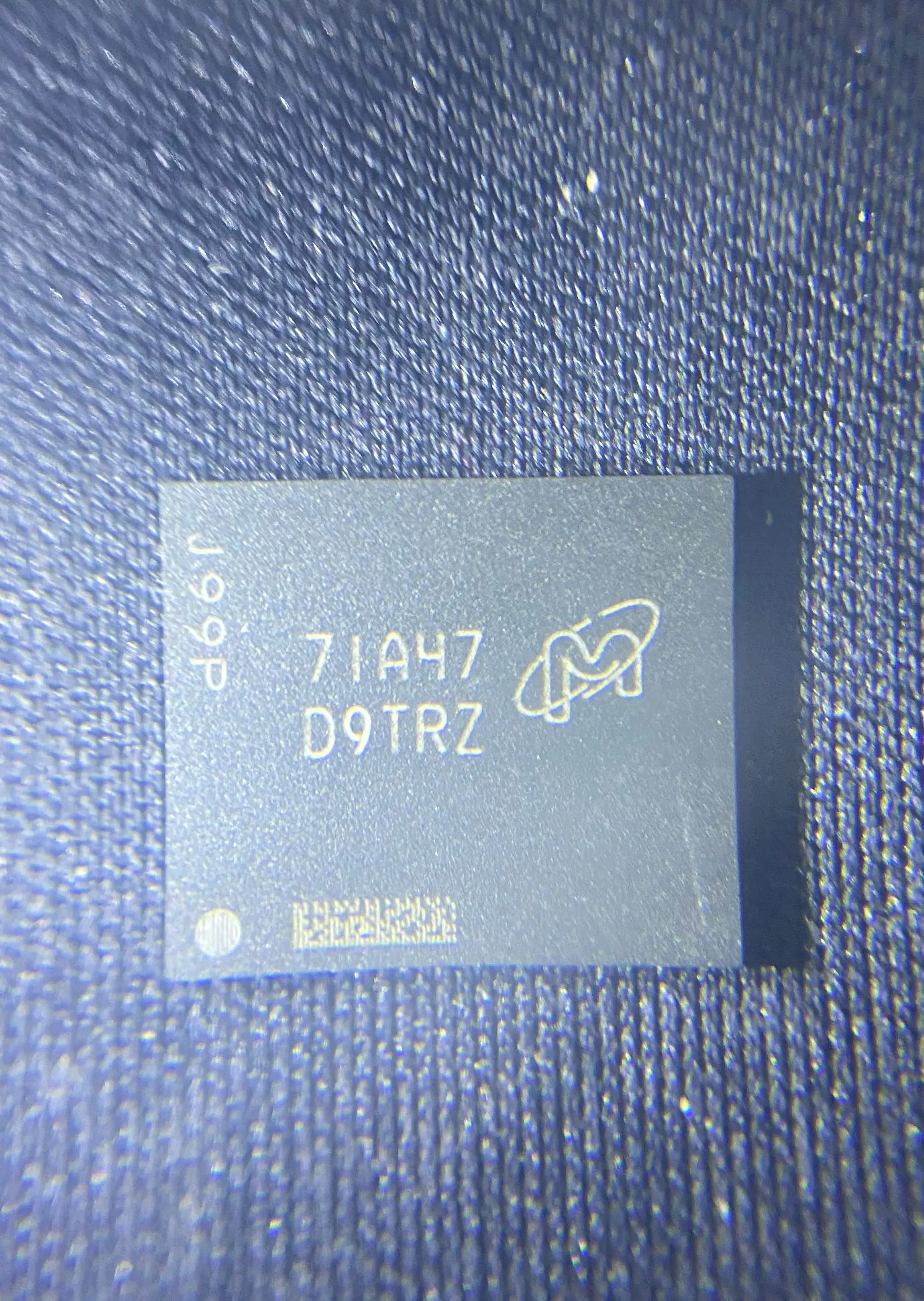 1 قطعة/الوحدة MT58K256M321JA-110 D9VRL D9VRK D9SSX D9VVQ D9VVR D9TXS D9SXD D9SXC D9TCB D9TRZ بغا 100% جديد شحن مجاني