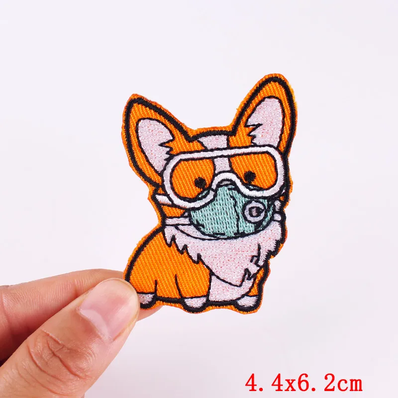 Toppe ricamate Corgi per abbigliamento Toppe termoadesive Toppa per cartoni animati Toppe termoadesive su vestiti Distintivi animali applique