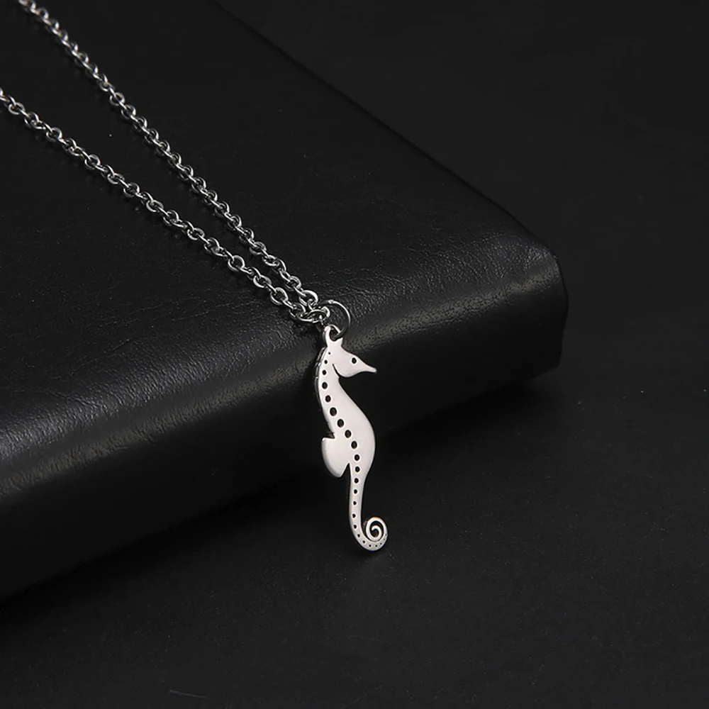 Unift Seahorse Simulation Animal Pendant Necklace Women Stainless Steel Fashion Charms Jewelry Ocean Party Accessories Gifts