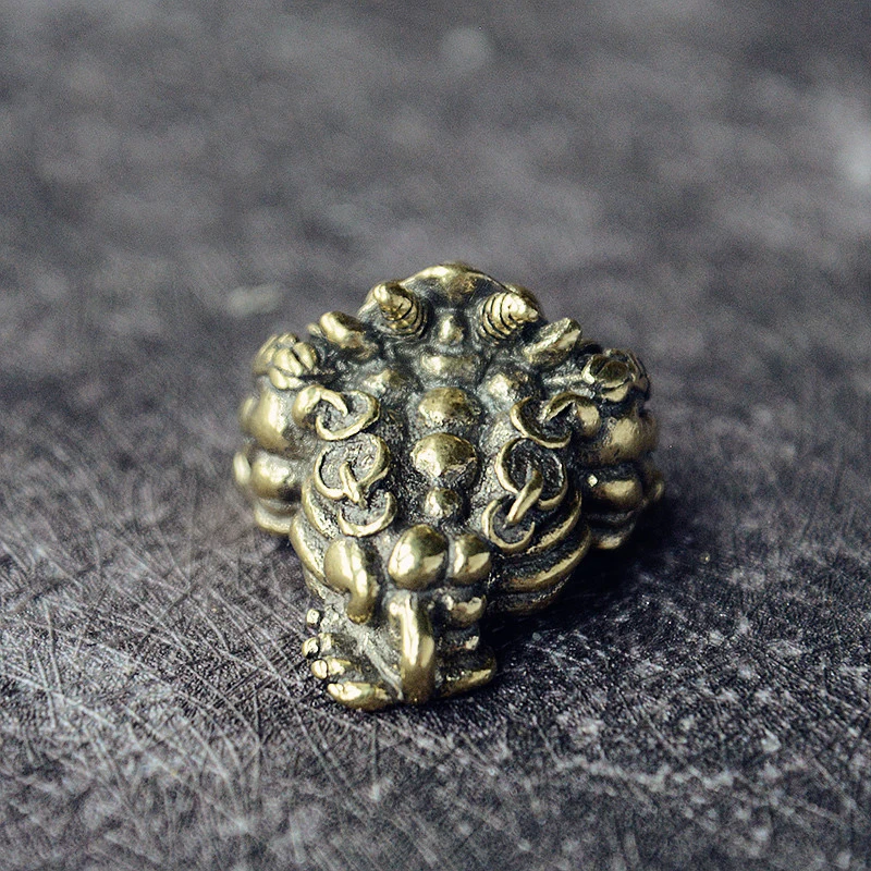 YES Golden LUCKY Brass Small Three Legged Frog Toad Attracting Wealth Money Keychain Handmade Fashion Copper Pendant Decor Gift