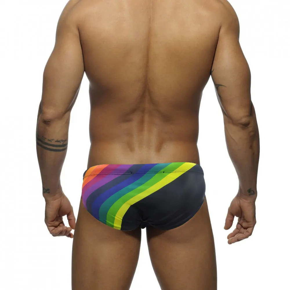 Nieuwe Mannen Regenboog Driehoek Zwembroek Met Push Pad Europese Amerikaanse Mode Lage Taille Sexy Bikini Zomer Strand Surfen