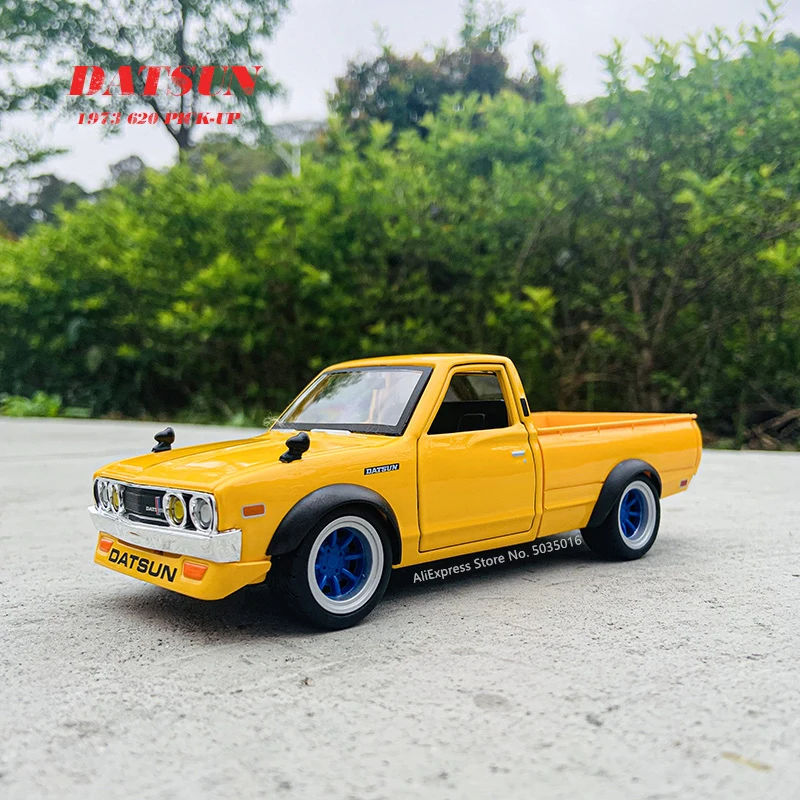 Maisto 1:24 Nissan 1973 Datsun 620 pick-up simulation Die casting alloy car model crafts decoration collection toy tools gift