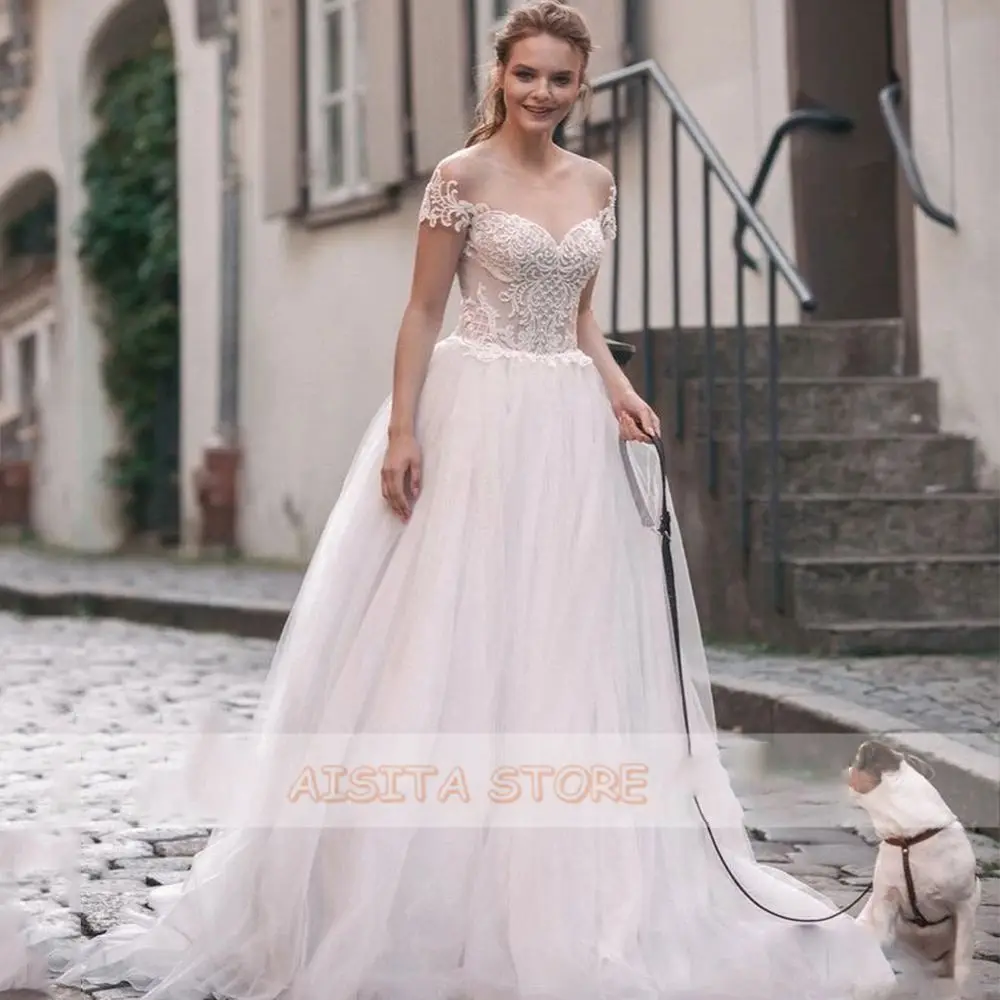 Eleganckie suknie ślubne O Neck krótki bez pleców rękawy koronkowe aplikacje tiul linia sąd pociąg plażowa suknia ślubna Robe De Mariée