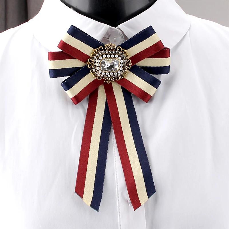 SUQI nowy, w paski granatowy wstążka muszki Rhinestone kryształowe broszki spinki biżuteria kobiety kołnierz stanik krawat Broche styl szkolny