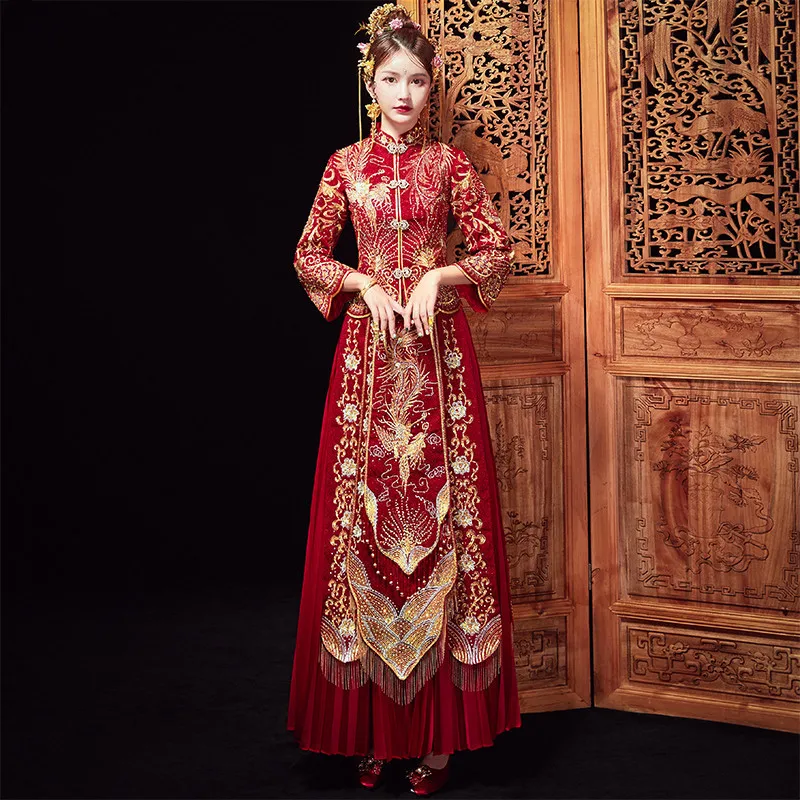 

Chinese Traditional Wedding Dress Cheongsam Clothing Qipao Embroidery Red Satin Tops For Woman Gold Brocade Gown