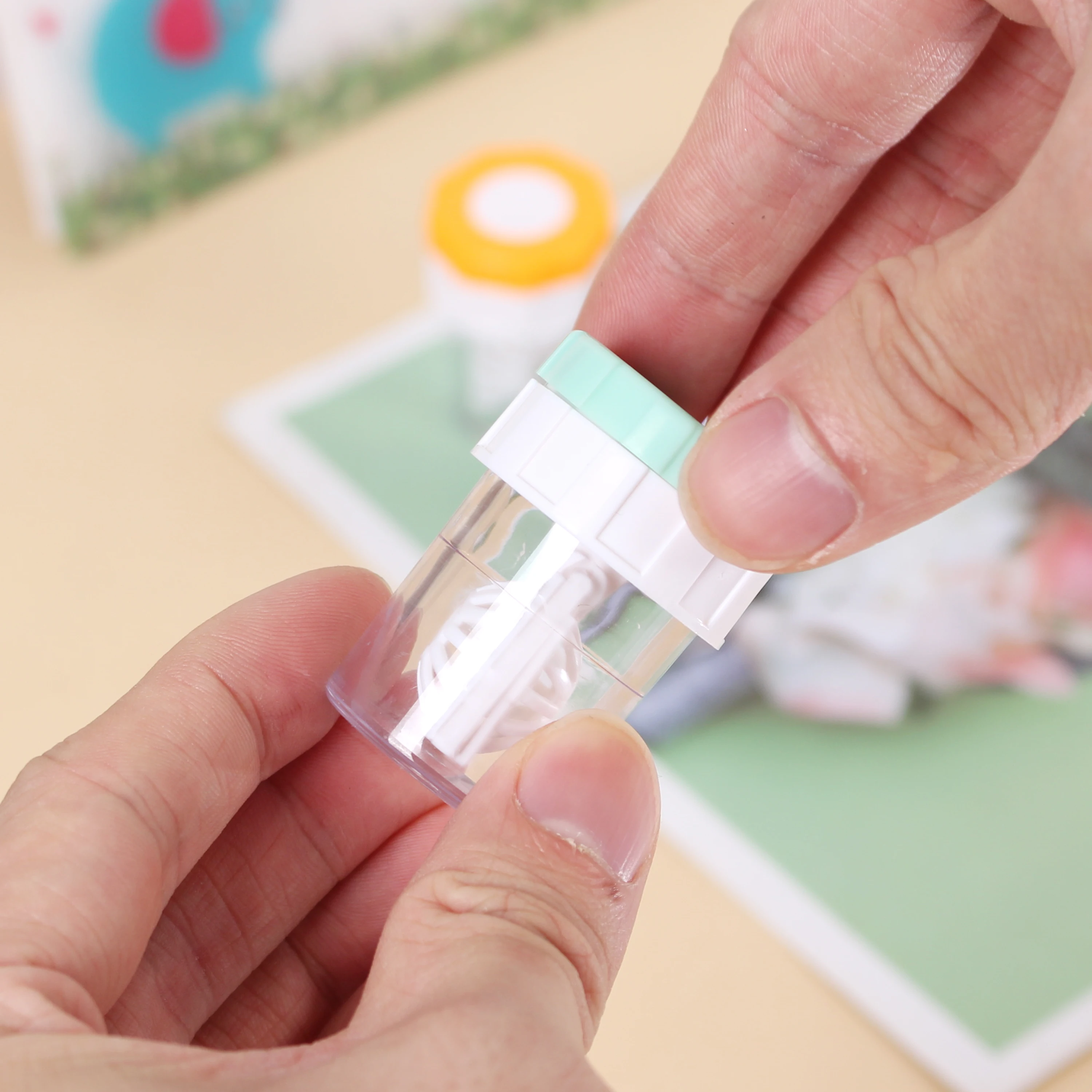 Fast Drop Shipping 2022 Contact Lens Cleaner Case Box Manual Rotation Type Plastic Container Storage Holder For Travel Kit