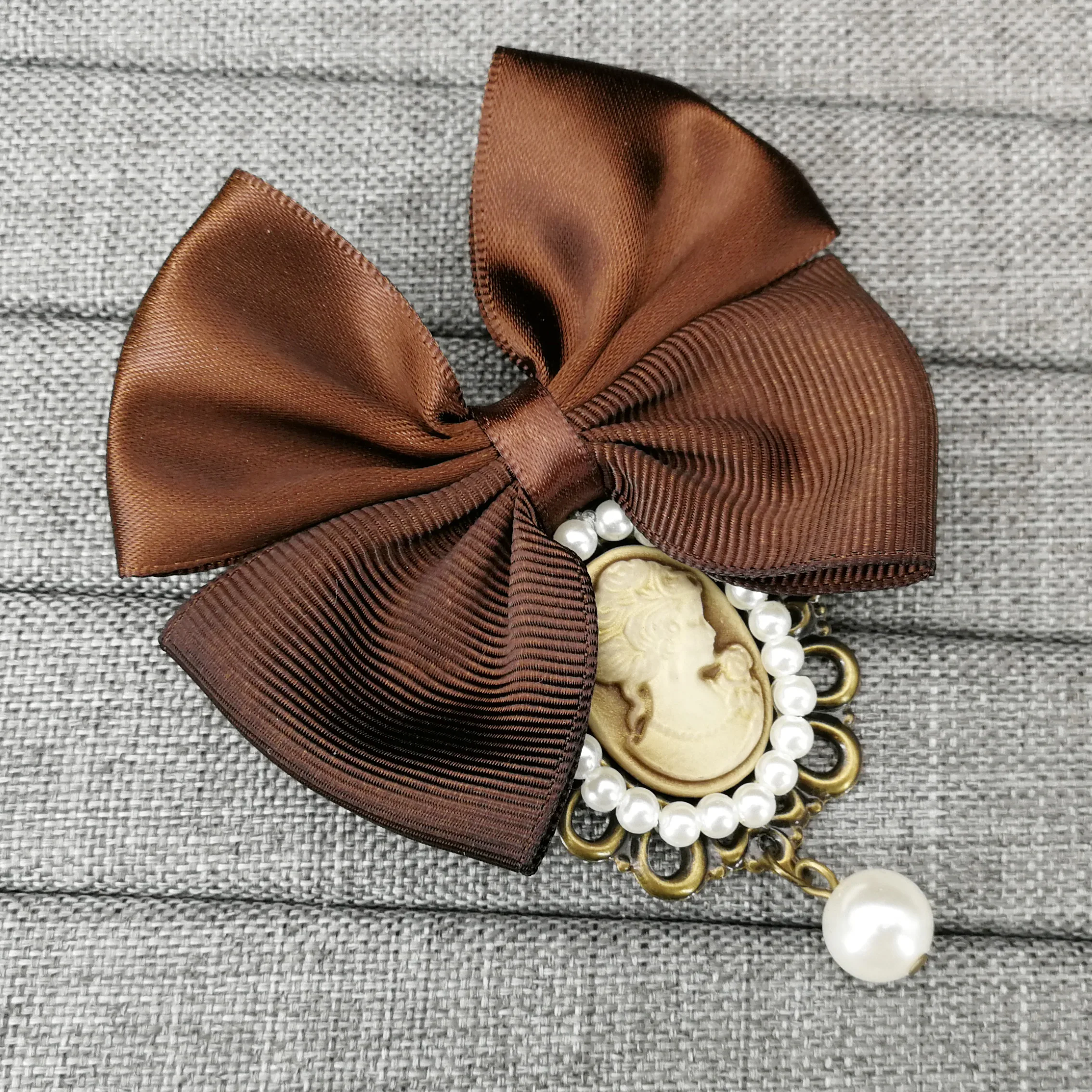 Vintage Fabric Ribbon Bowknot Brooches for Women Queen Cameo Pearl Brooch Pins Collar Tie Corsage Broche Costume Jewelry Gifts
