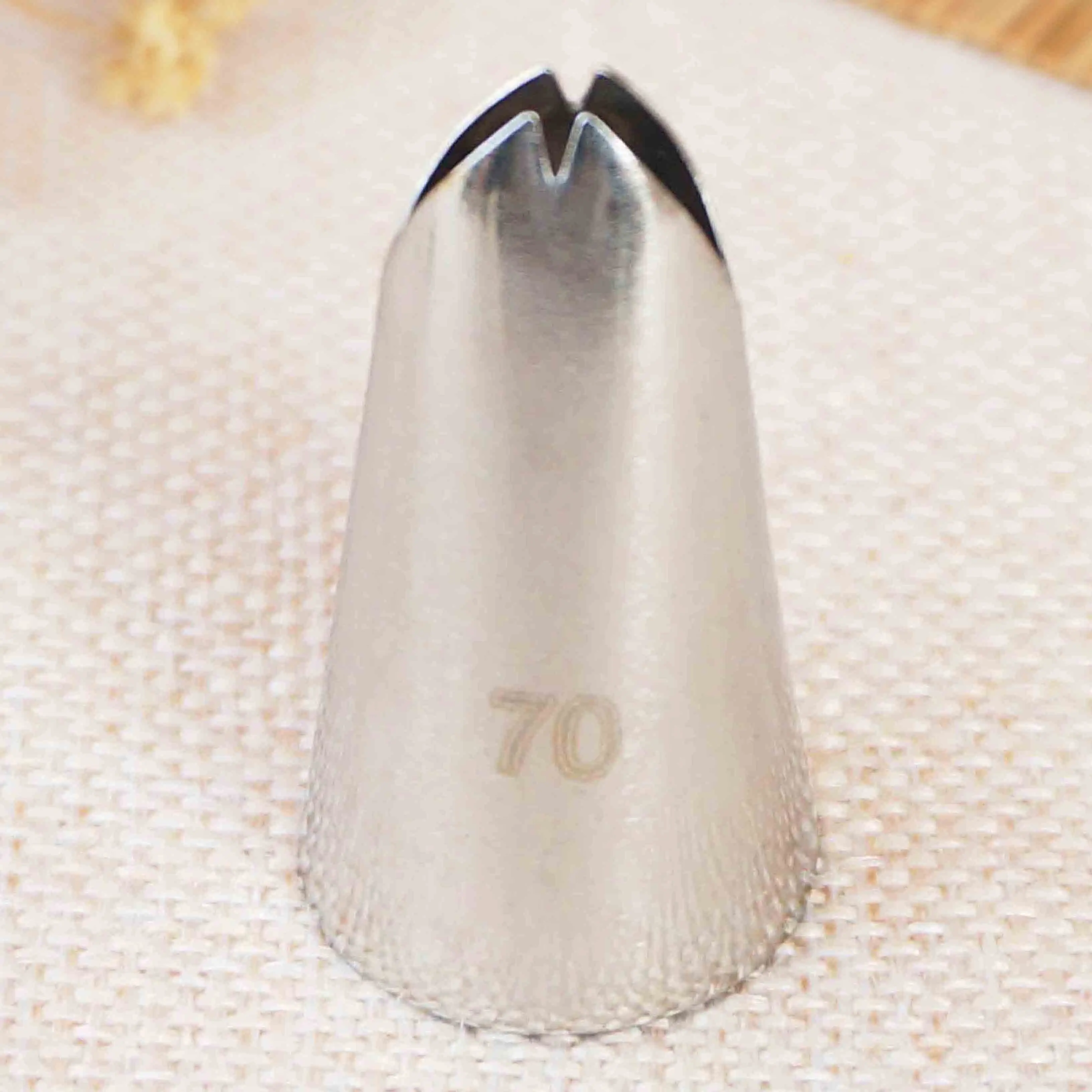 #66 Piping Nozzle Icing Tip Pastry Tip Cupcake Writing Tube Decorating Tip Baking & Pastry Tools Create Leaves Small Size