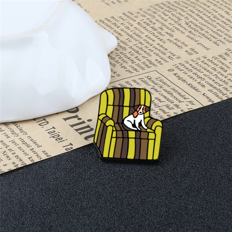 Cute Animal Pets Pins Cartoon Dogs Enamel Brooches Dog sit on sofa Fashion Jewelry Creative Custom Badge Bag Hat Lapel Pin Gifts