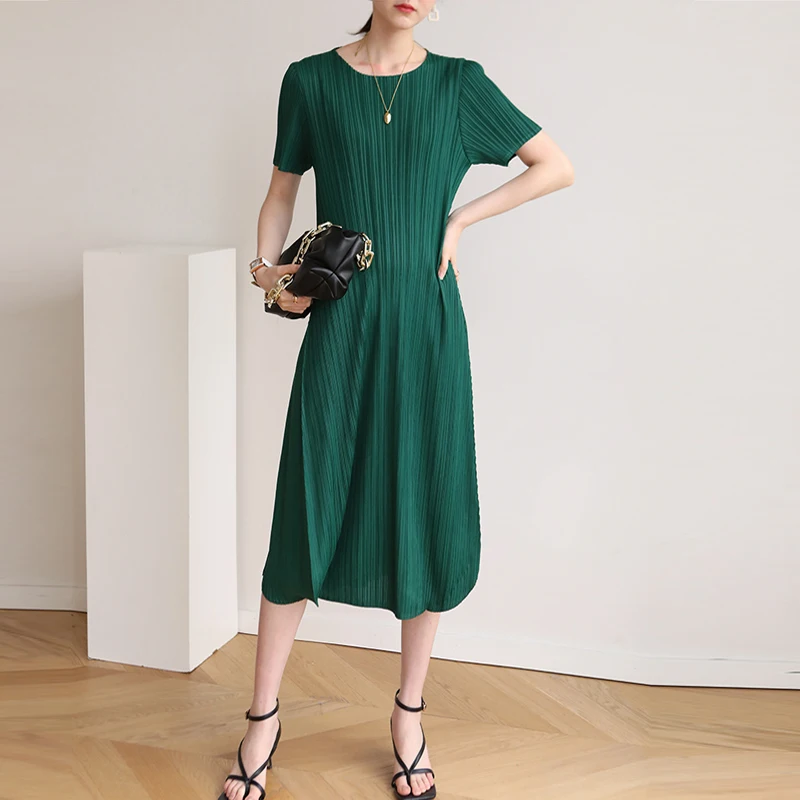 

2021 Summer New miyake pleated Slim Mid-length woman dress Solid Round Neck Waist Light Mature casual folda large dress