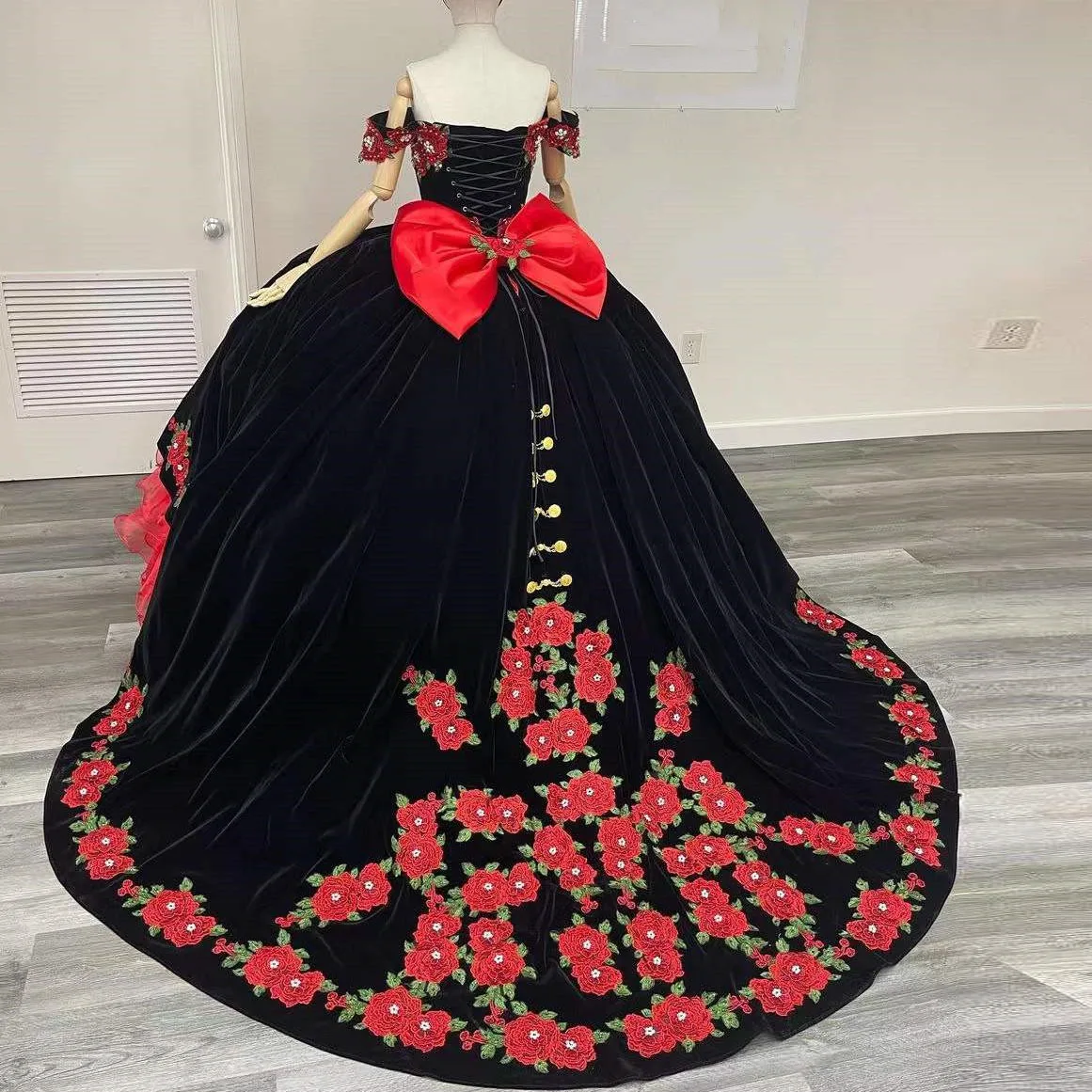 Vestidos De baile formales negros para quinceañera, Vestidos con cuentas, flores 3D, hombros descubiertos, falda De princesa, Vestidos De 15 Años personalizados