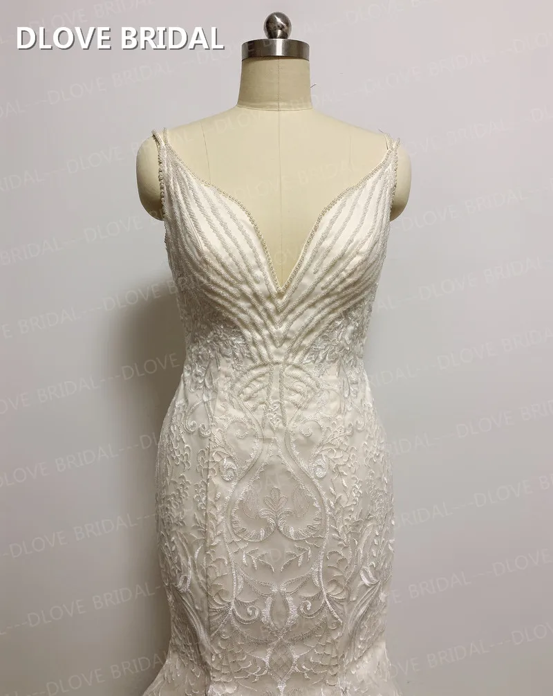 Sexy Backless Mermaid Wedding Gown V Neck Sequined Lace Wedding Dress with Delicate Beadings