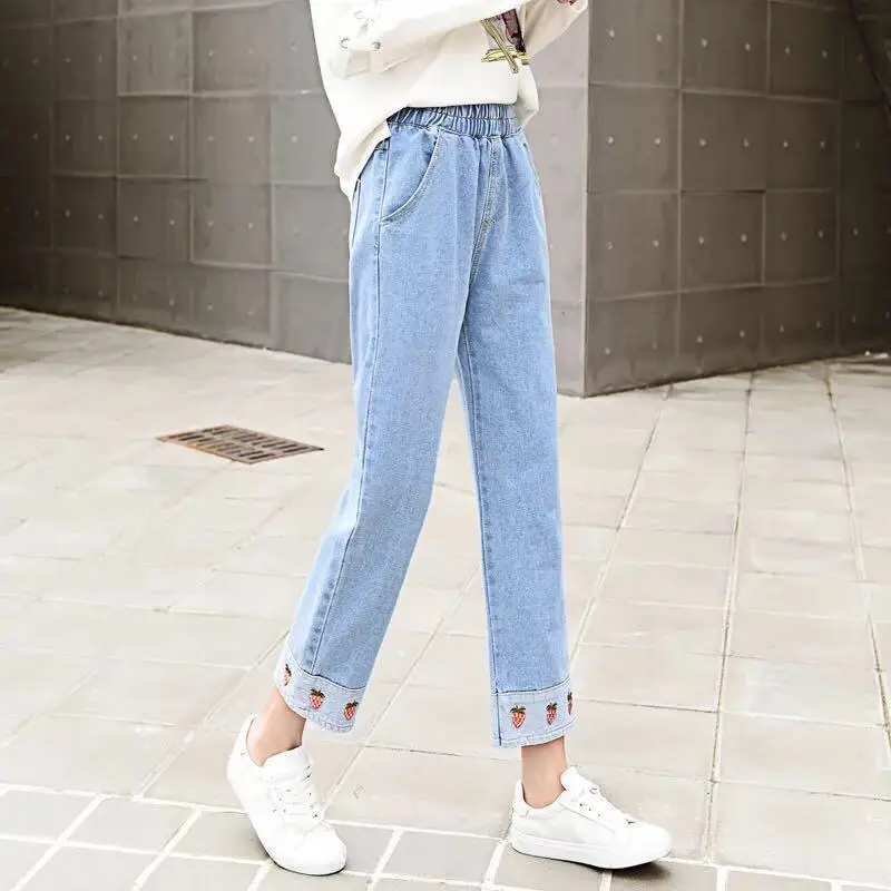

Jeans Women's Loose Spring/Summer New Elastic Waist Straight Embroidered Strawberry Cropped Pants