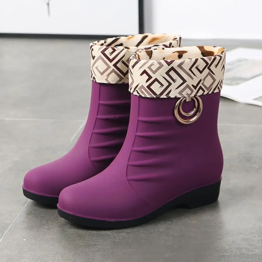 Fashion Plus Velvet Rain Boots Korean New Female Students Non-slip Waterproof Shoes Winter Women\'s Warm Tube Rain Boots