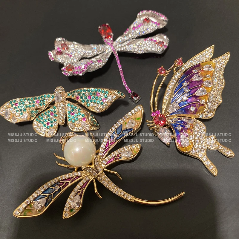 Women’s Brooches Insect Design Luxury Colorful Dragonfly Butterfly Cardigan Shawl Coat Dress Buckle Pin Fine Jewelry Accessory