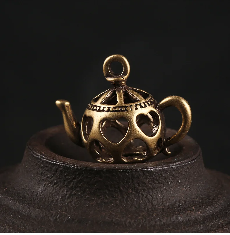 Retro Mini Brass Teapot Pendant Hollow-carved Pot Craft DIY Key Chain Pendant Ornament Miniature sculpture home decoration a0288
