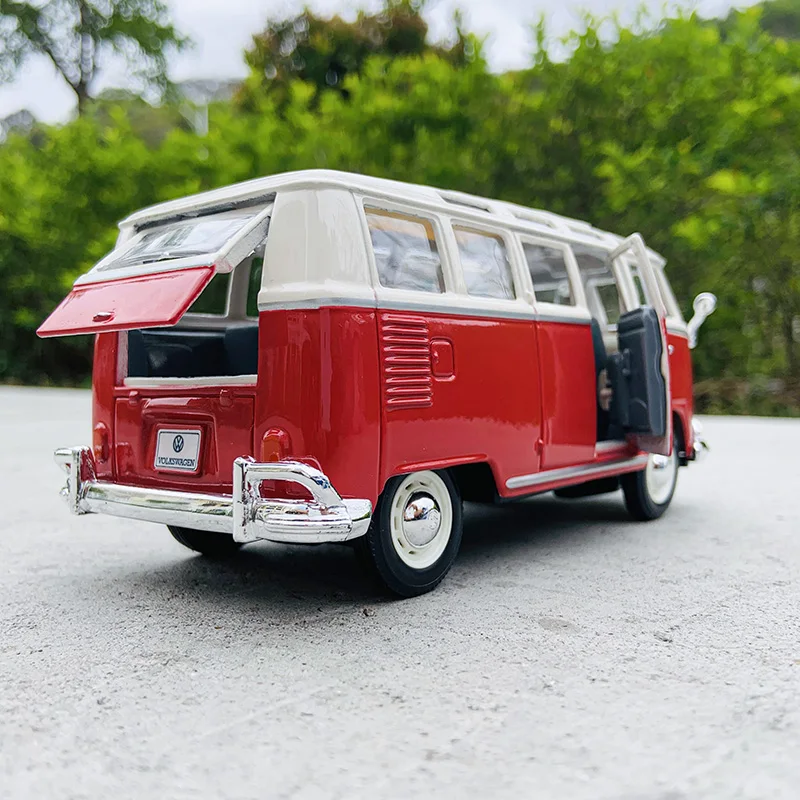 Maisto 1:25 Volkswagen VAN SAMBA simulation Die casting alloy car model crafts decoration collection toy tools gift