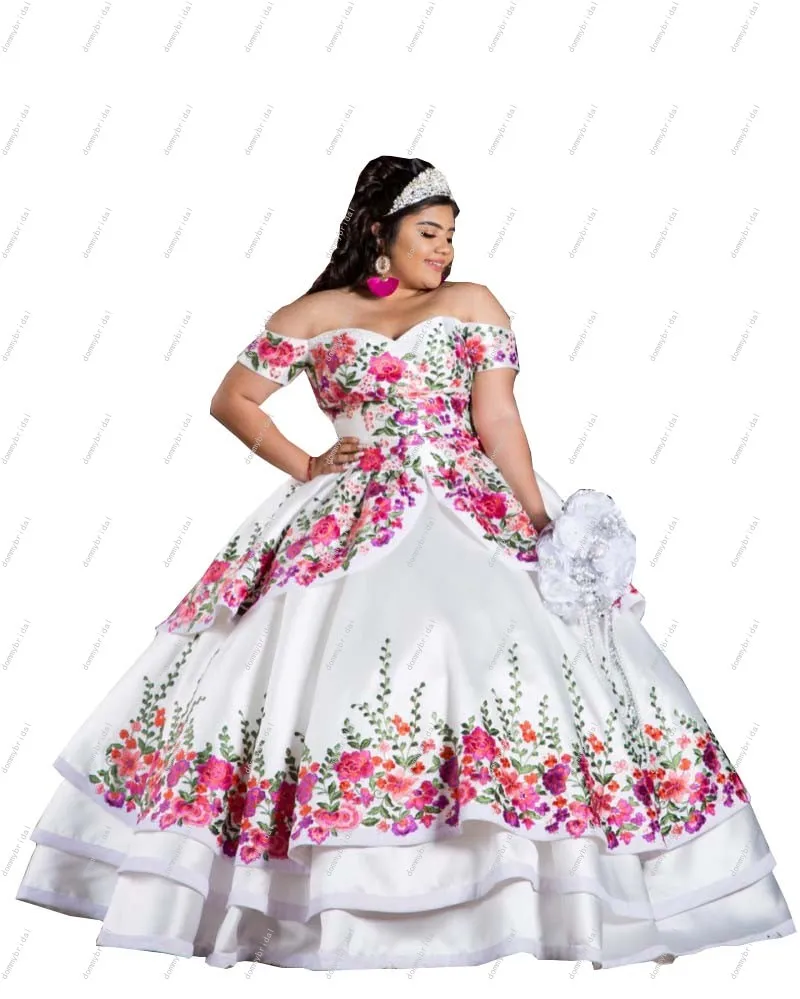 فساتين 2023 من Vestidos De 15 Años فساتين xv سنة Quinceaneras أنيقة بيضاء مكشوفة الكتفين من الساتان المطبوع بالورود مقاس كبير طويل