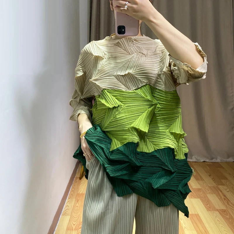 

Changpleat Summer Miyak Pleated T-shirt fashion diamond Miyak pleated color matching design loose large size was thin T-shirt