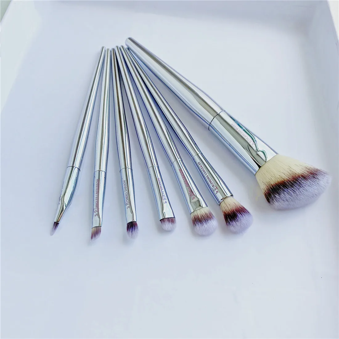 

IT Makeup Brushes 7-Pcs Set (227 203 216 217 218 220 221) Synthetic Angled Powder Eyeshadow Concealer Brow Cosmetics Brush Set