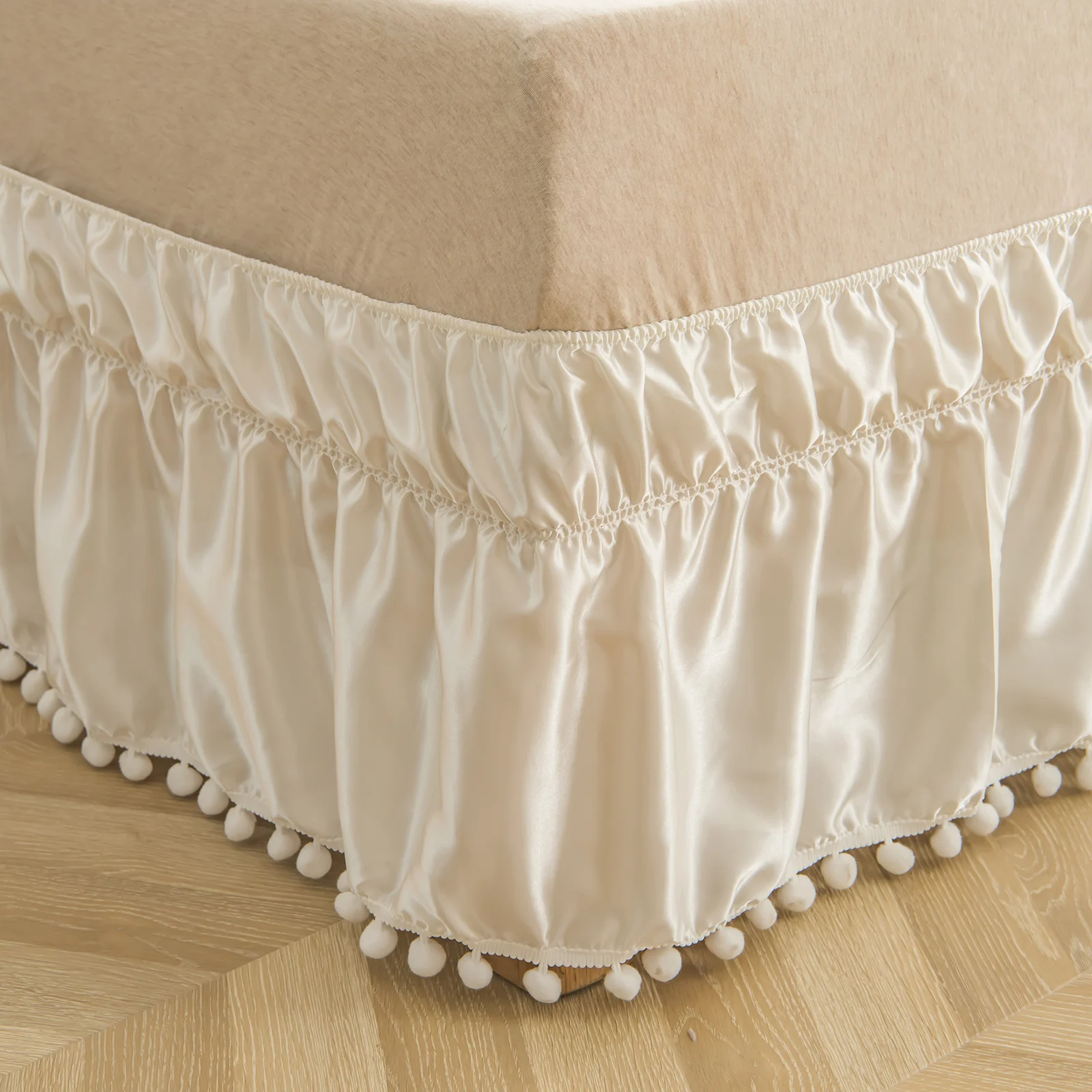 White Satin Bed Skirt White Silk Pom Poms Bed Skirt Bedding Solid Color Satin Bed Skirt Dropship Bedding Set