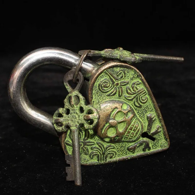 Vintage Archaian stype Door lock with 2 key heart-shaped For Farm dooryard home peaceful