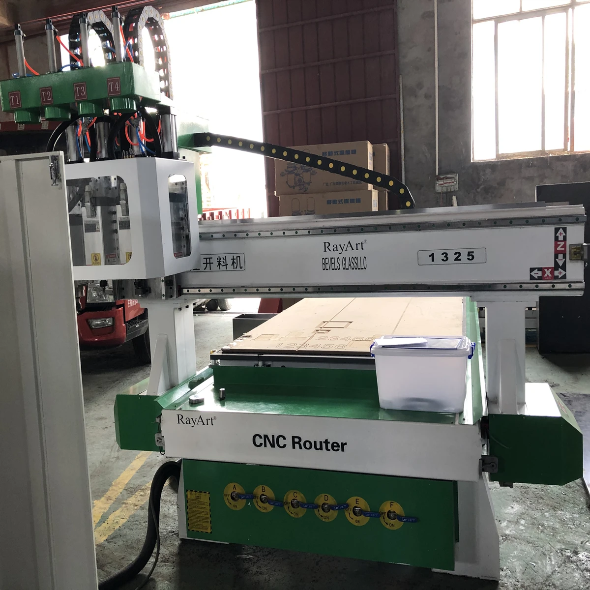 

China 4 heads Atc Cnc Router For Furniture/Wood Door Milling Cnc Machine With Auto Tool Changer/1325 Cnc Wood Engaving Machine