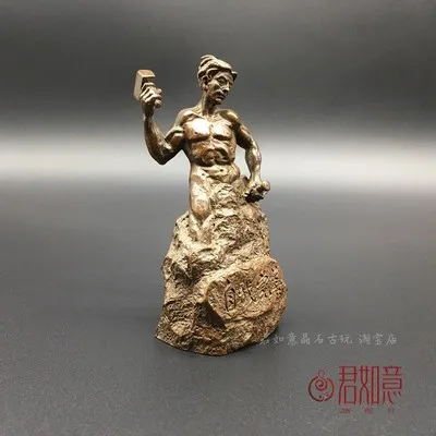Red copper relief bronze man smashing stone self-improvement inspirational creative home decoration small ornaments