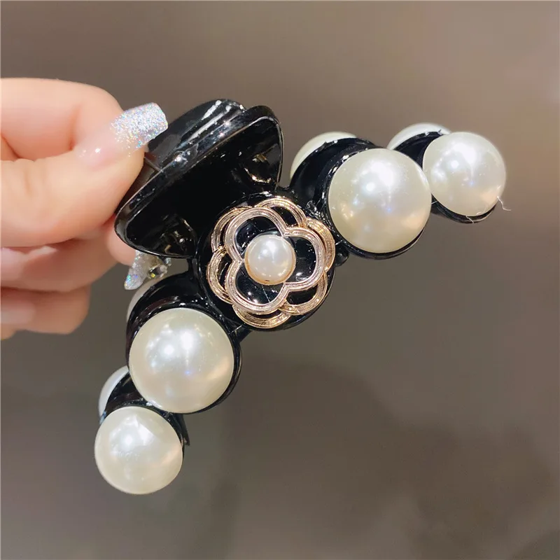 2024 New Korean Acrylic Pearl Hair Clamps Headdress Fashion Elegant Camellia Pearl Crown Hair Accessories Hair Crabs Wholesale image 3