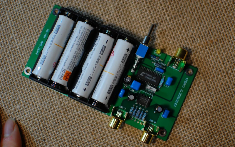 نسخة محسنة للبطارية tda1543 فك 47lab dac، لا تشمل البطاريات الأربعة القابلة لإعادة الشحن في الصورة