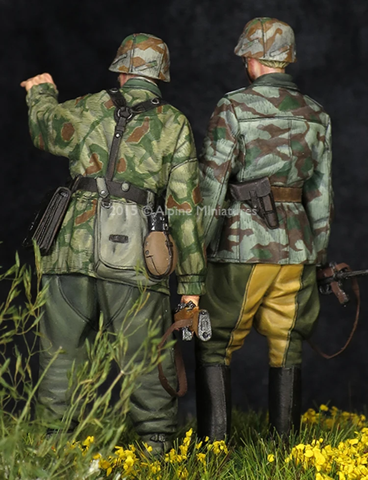 1/35 Grenadier Set, 2 figures, Resin Model Soldier GK, World War II military theme, Unassembled and unpainted kit