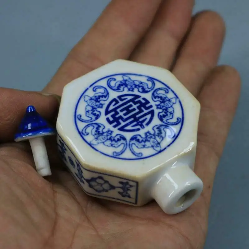 Chinese Blue and White Porcelain Longevity Pattern Snuff Bottle Retro Small Ornaments