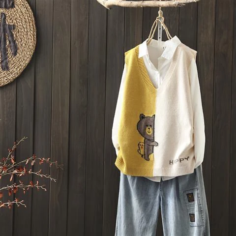 2021 Spring Autumn Literary Simple Color Blocking Women's Knitted Vest Loose  Versatile V-neck Girls' Casual Bear Pattern Yellow