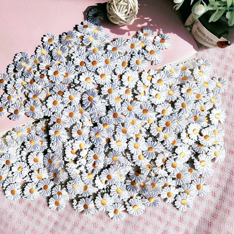 Self-adhesive 10pc White Daisy Small Flower Patches for Clothing Shoe T-shirt Iron on Clothes Applique Stripe Fabric Sticker DIY