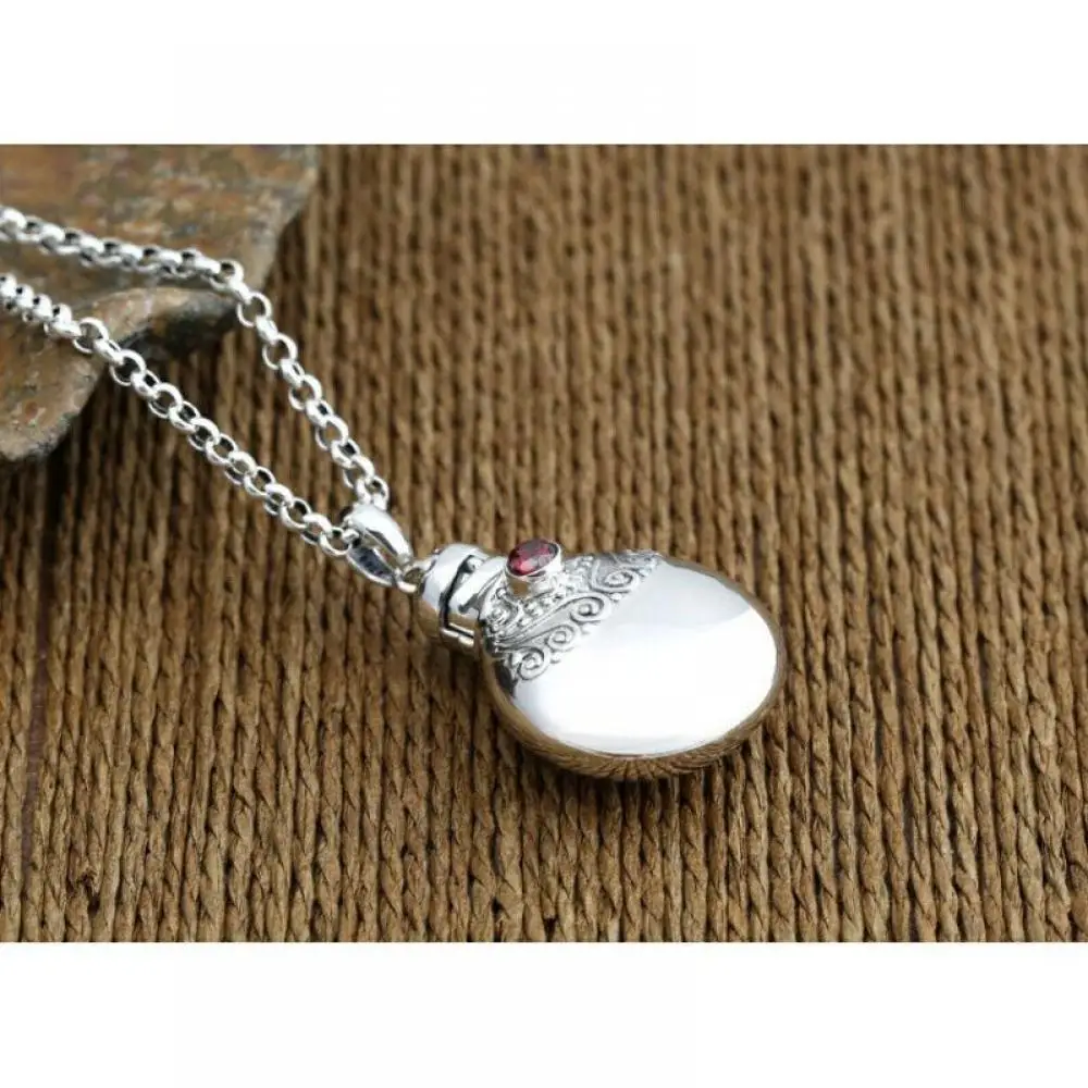 New Plated Antique Pendant Perfume Bottle Small Pot Openable Pendant Hollow Gawu Box Ladies Jewelry