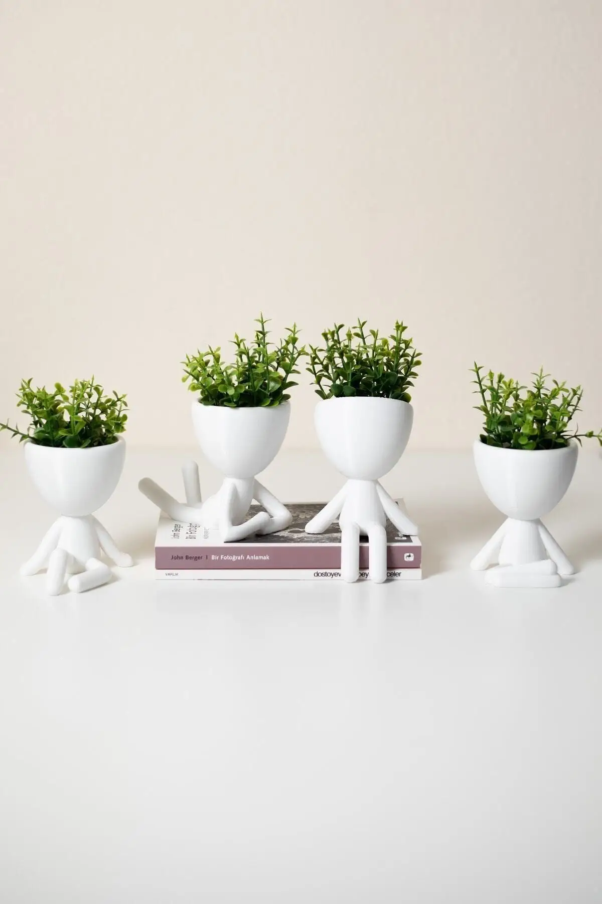 

Humanoid Pots White 4 Piece Set Artificial Decorative