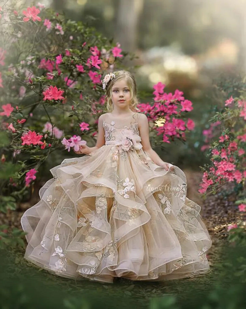 

Cute 2021 Flower Girl Dresses Jewel Neck Lace Appliques Tiered Skirts Girls Pageant Dress A Line Kids Birthday Gowns