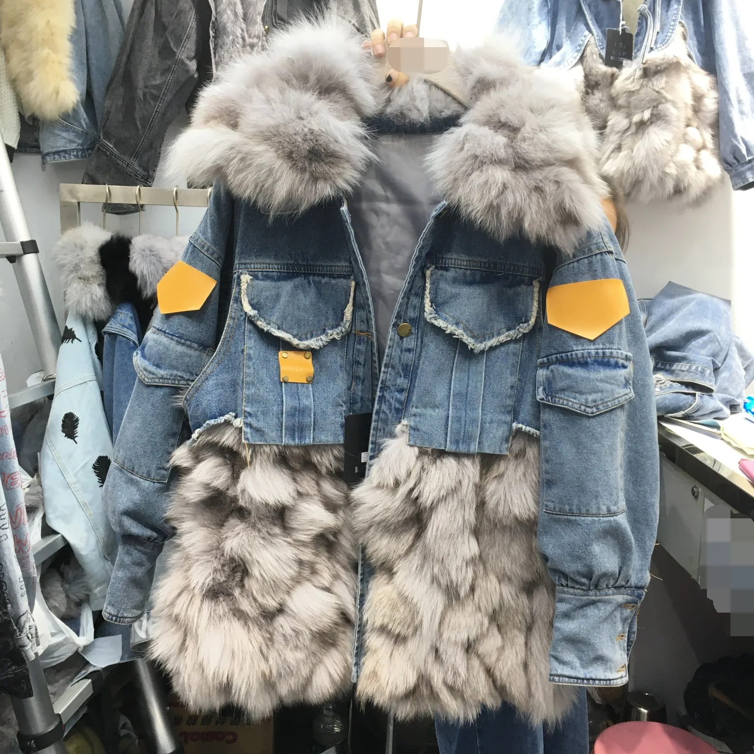 2023 Musim Dingin Jaket Denim Fashion Baru untuk Wanita Longgar Tebal Hangat Mantel Bulu Rubah Asli Jaket Berlapis Kapas Pakaian Luar Wanita