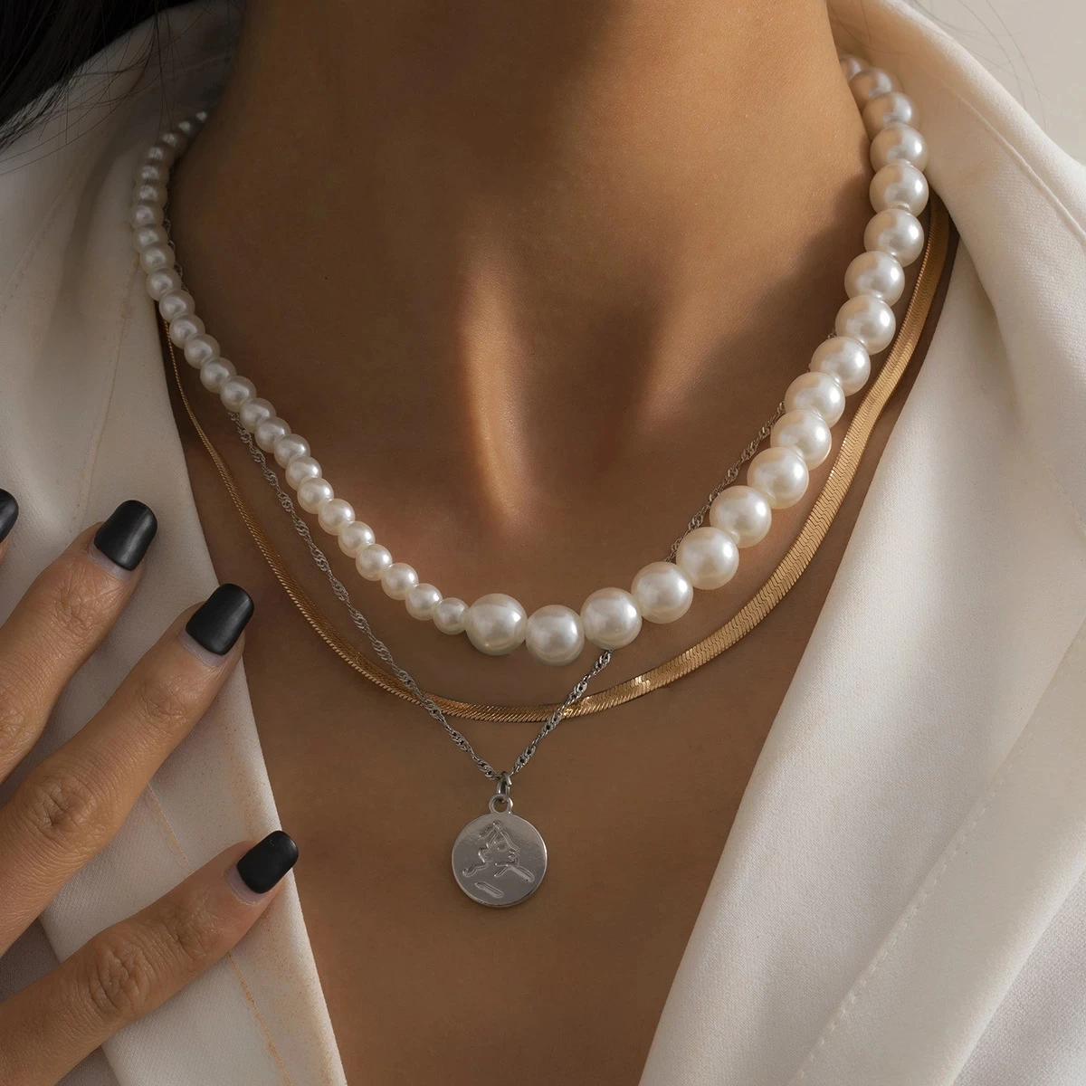 Vintage Cute Butterfly Portrait Carved Padlock Pendant Necklace Set Women\'s Boho Imitation Pearl Clavicle Necklaces Girl Jewelry