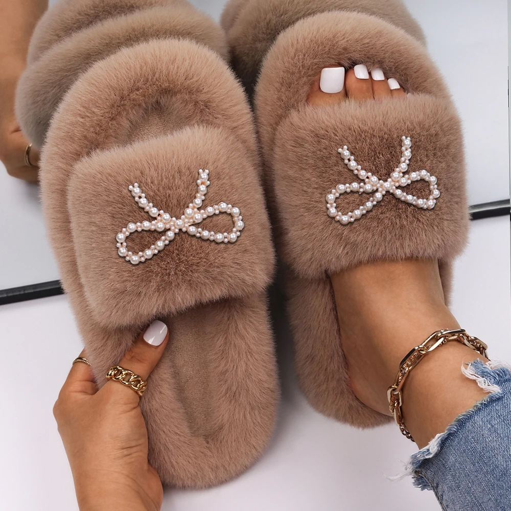 Faux Fur Slides Pearl Slippers Bow Decor Fluffy Flip Flops Ladies Luxury Furry Sandals Women Winter Plush Slippers Casual Shoes