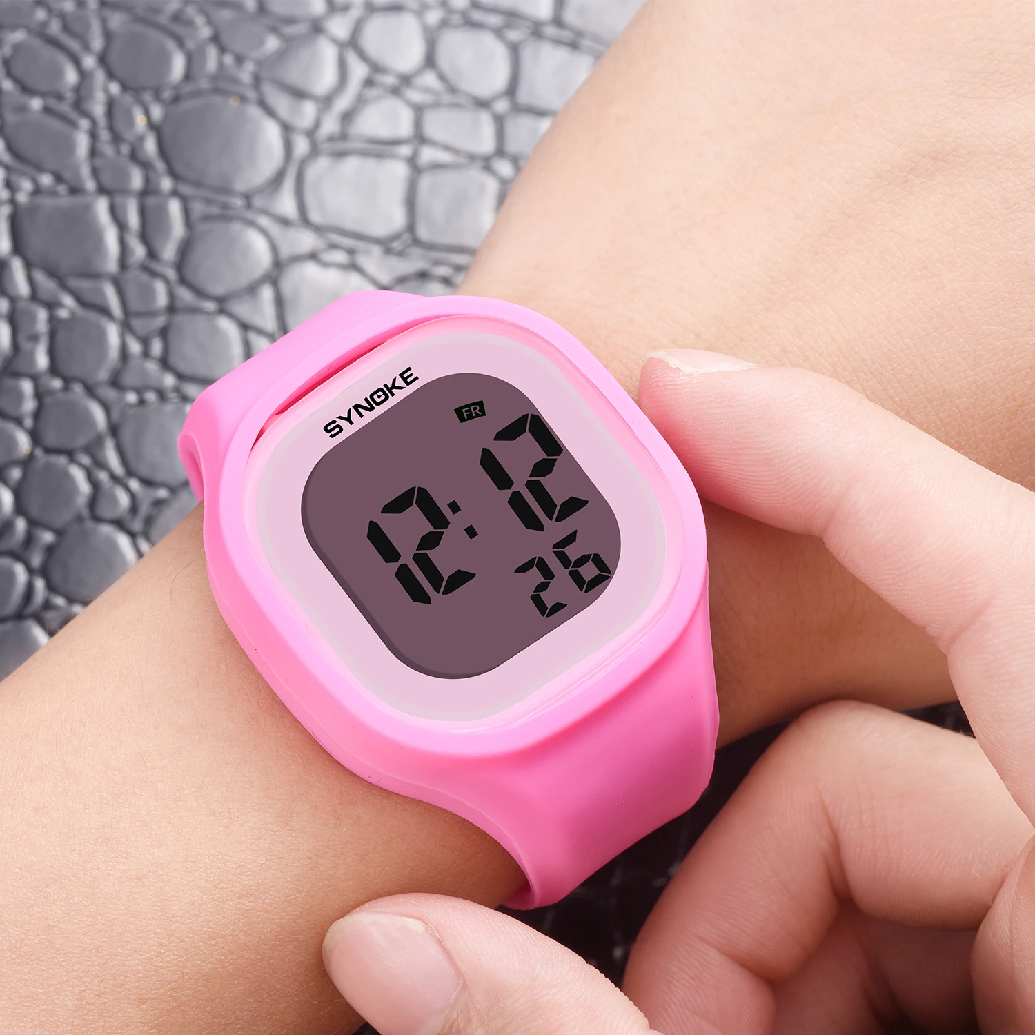 Relojes digitales SYNOKE para mujer, cronógrafo luminoso resistente al agua a la moda, relojes electrónicos para estudiantes, regalos para niñas,
