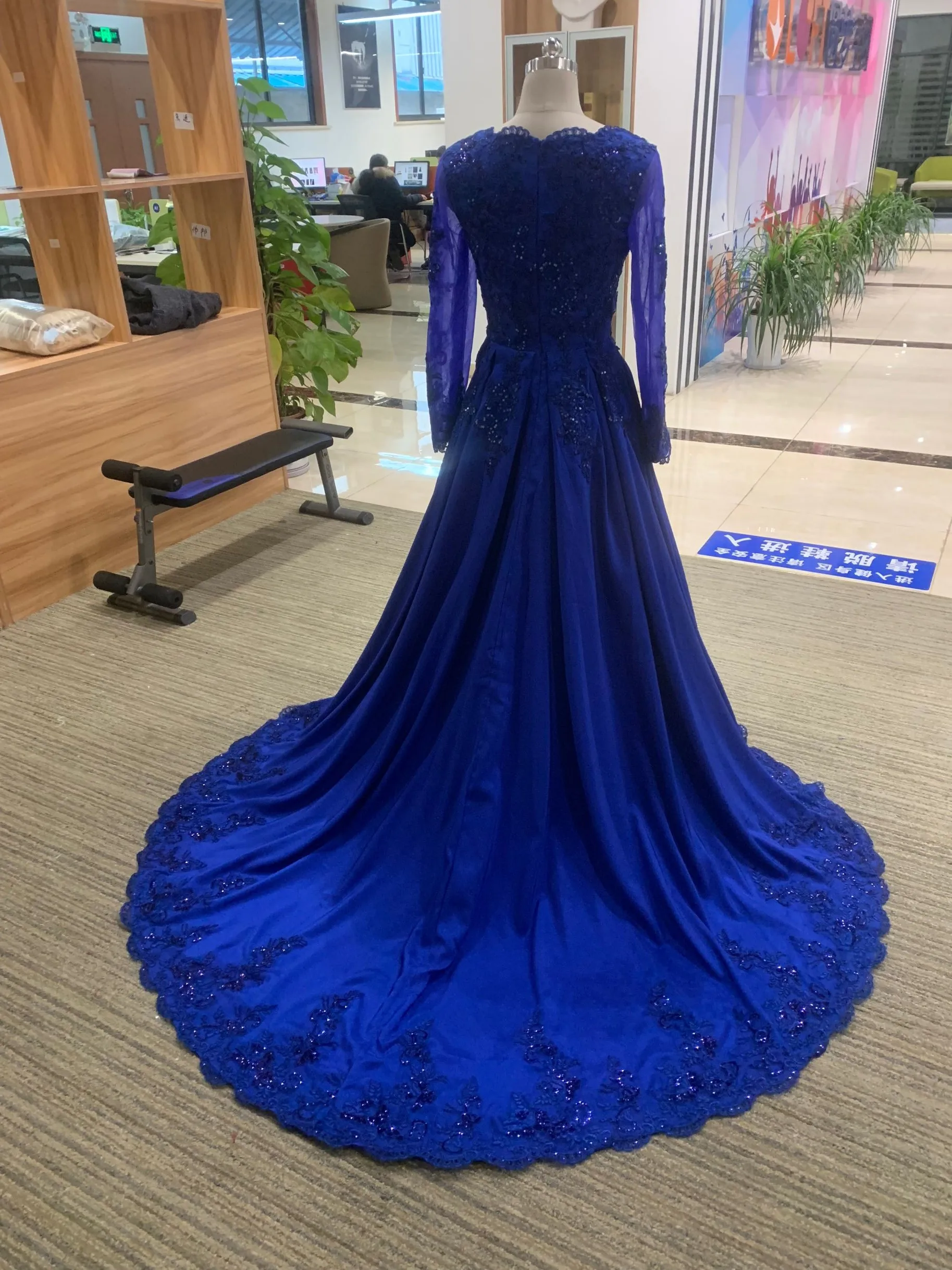 DarkสีเขียวพรหมชุดยาวแขนVคอAppliques Beadedซาตินชุดราตรีใหม่Vestidos Deอย่างเป็นทางการGowns