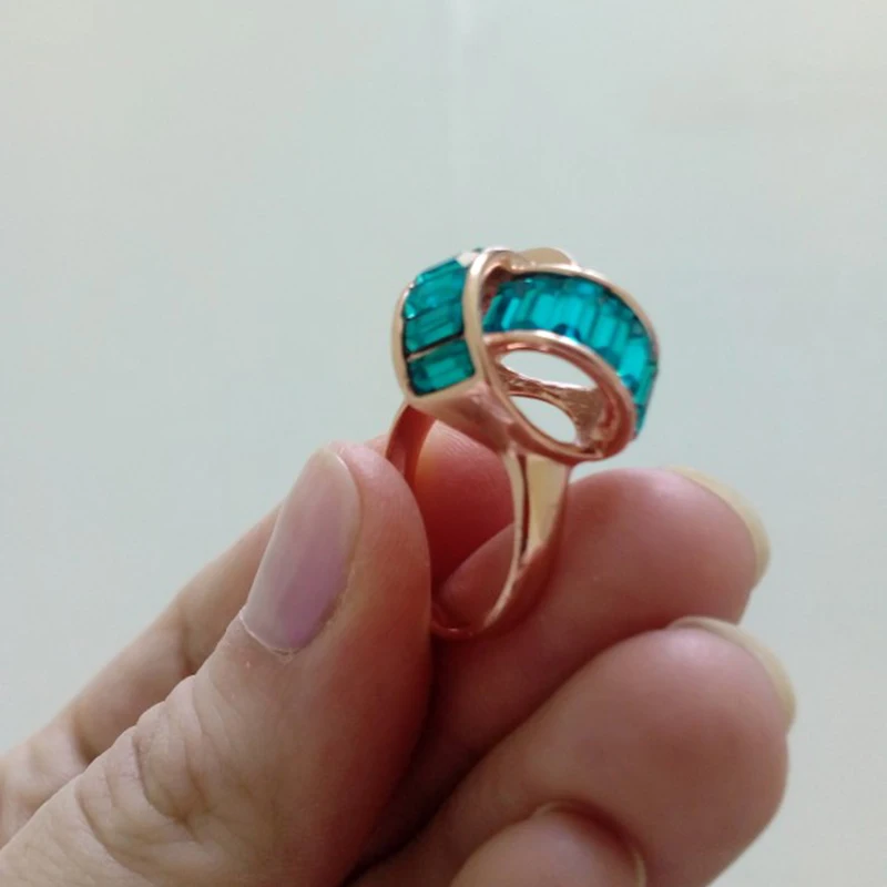 Ajojewel Red/Blue Crystal Zircon Rings For Women Luxury Twist Finger Jewelry Brand Anel Size 7 8 9