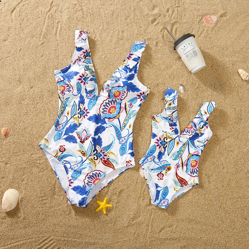 Family Matching Swimsuits Floral Printed Mom And Me Swimwear Women Girl Bathing Suits Men Boy Trunks Couples Holiday Beachwear