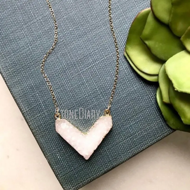 Imagem -02 - Druzy Cristal Chevron Seta Forma Pingente Banhado a Ouro Cadeia Colar Minimalista Jóias Nm36623 Natural Branco