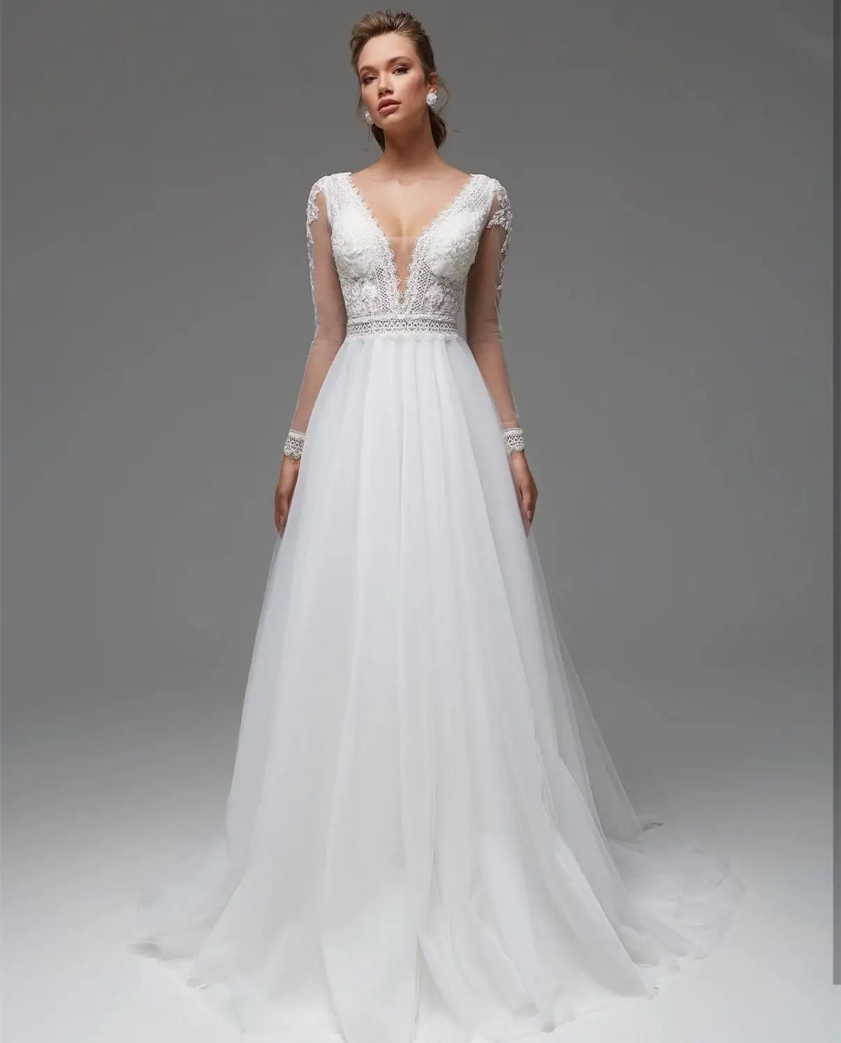 Abito da sposa splendida A-Line scollo a v profondo Appliques di pizzo illusione Tulle lunghezza del pavimento Sweep Train abiti da sposa formali su misura