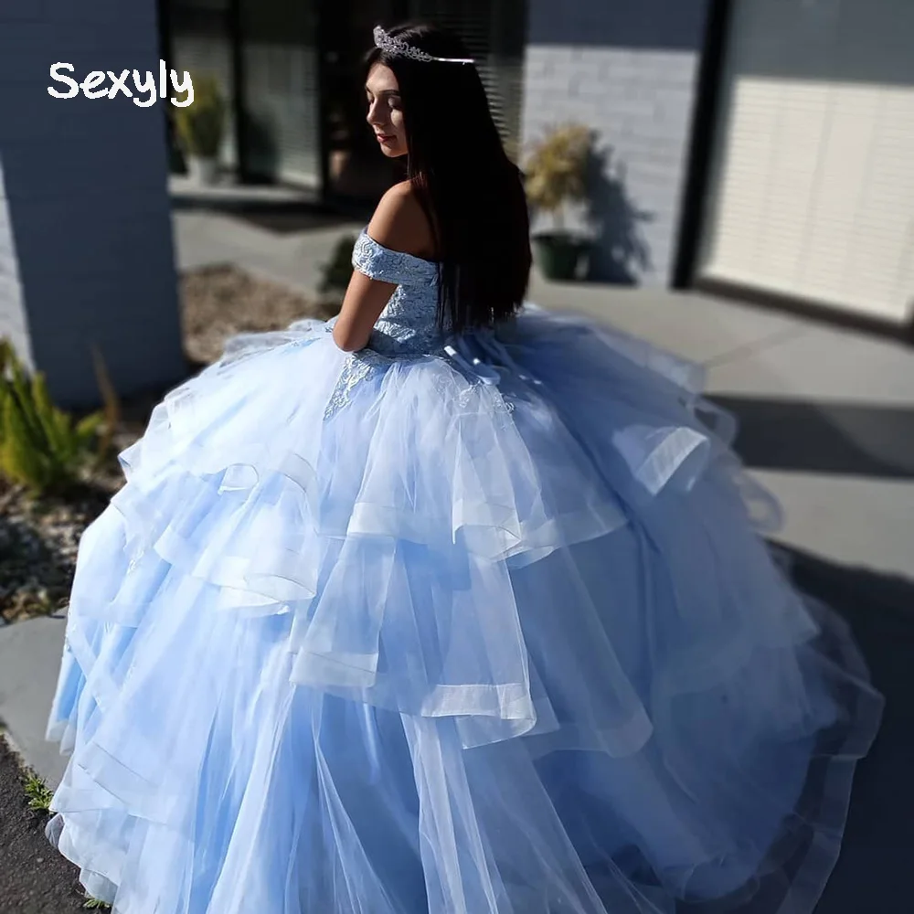 فساتين أميرة Quinceanera باللون الأزرق الفاتح 2022 بدون الكتف من الدانتيل تول الحلو 16 فستان أنيق رسمي للحفلات الراقصة للنساء