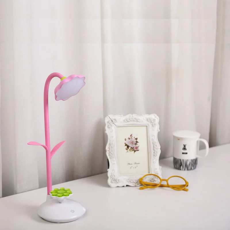 Sunflower desk lamp Mobile scaffold small desk lamp mini USB small night light learn the reading desk lamp that shield an eye